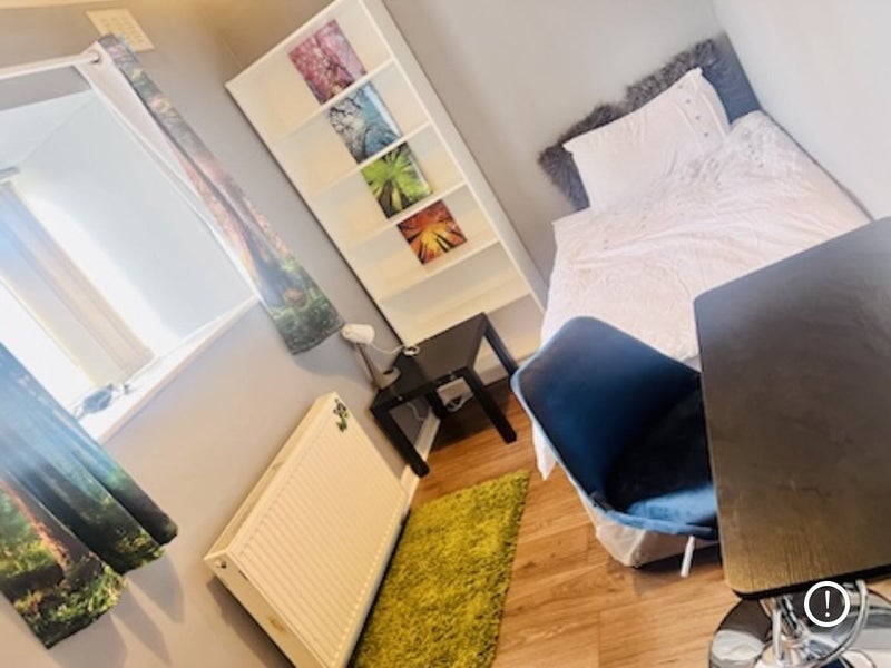 Room Stanley Close in Manchester