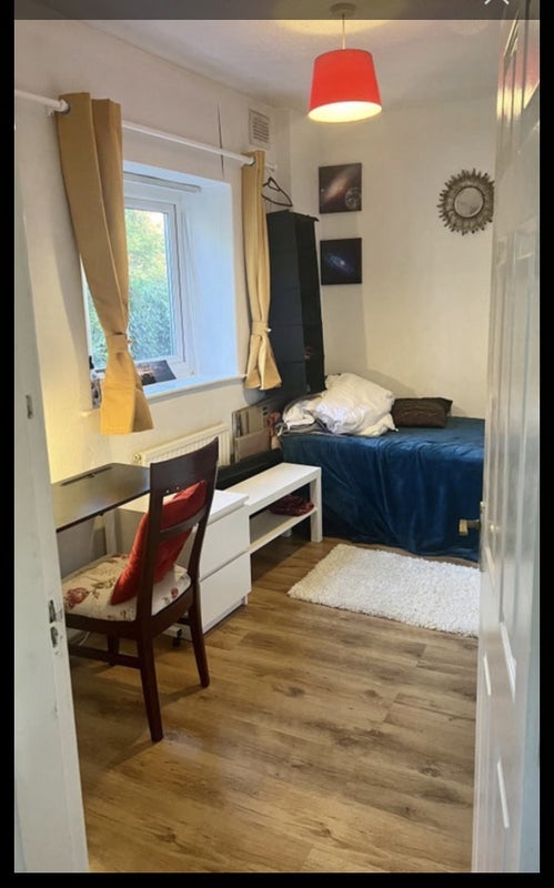 Room Stanley Close in Manchester