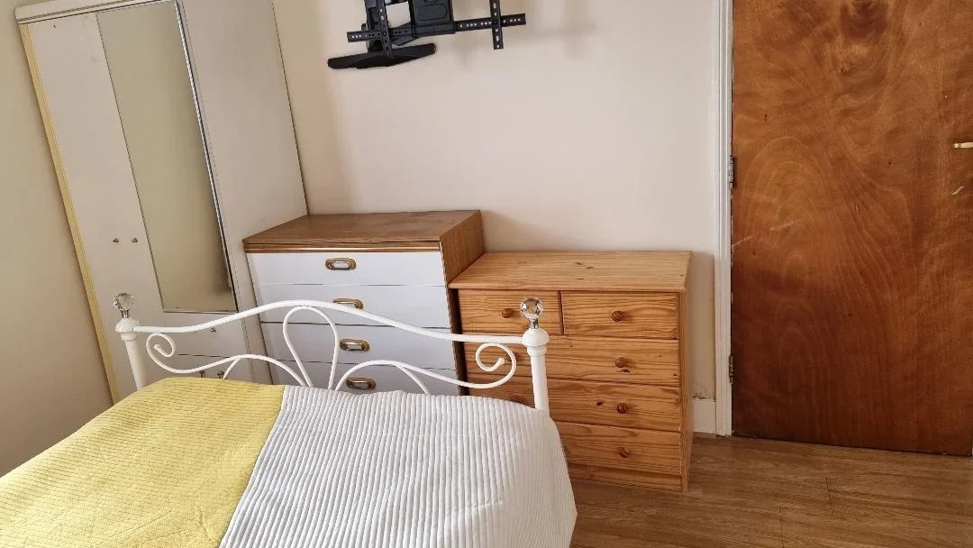 Flat Cobden Road in Greater London