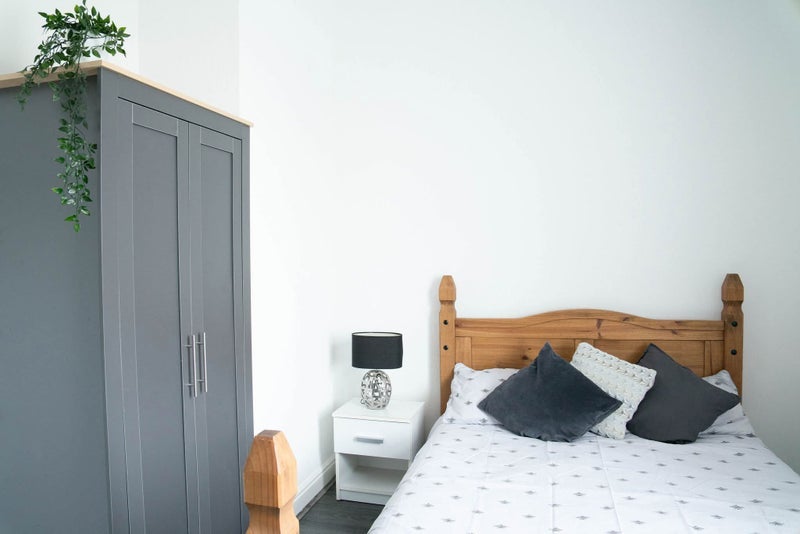 Room Hughes Street in Burnley