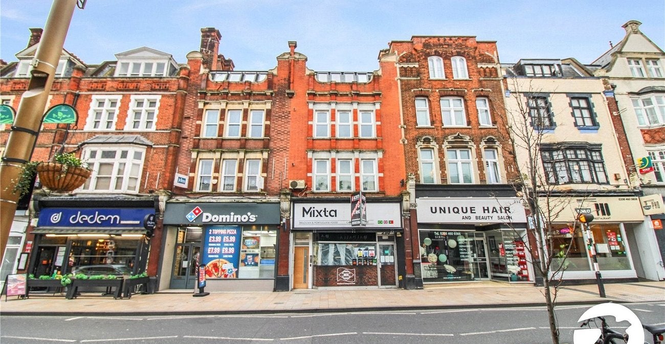 Flat High Street in Greater London