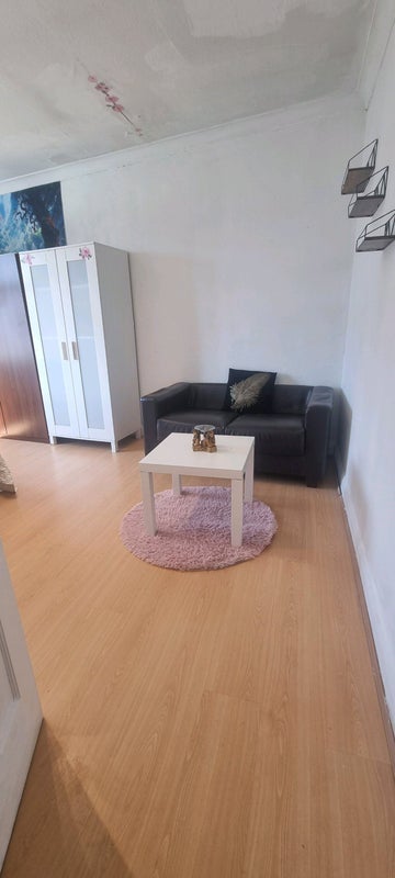 Room Oakleigh Road North in Greater London