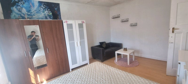 Room Oakleigh Road North in Greater London