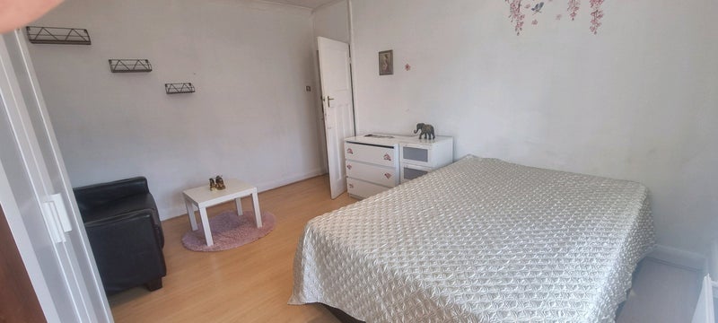 Room Oakleigh Road North in Greater London