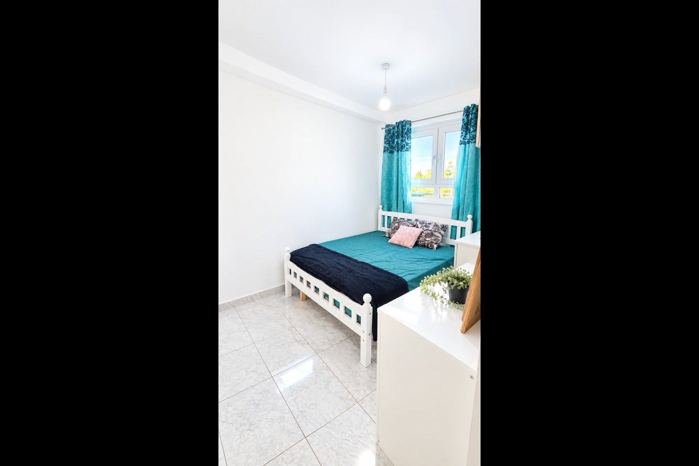 Room Woodseer Street in Greater London