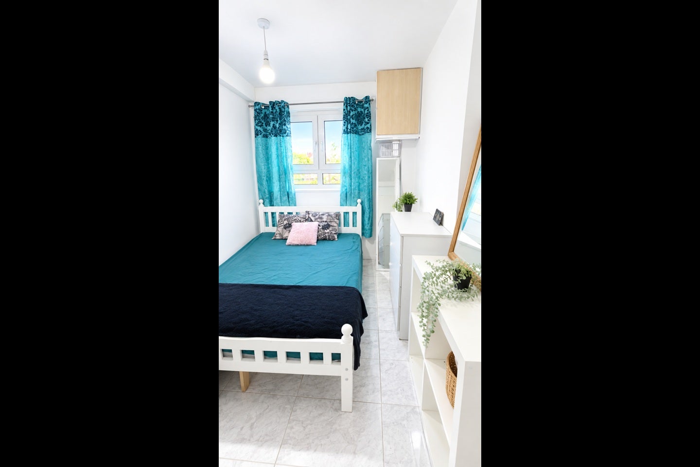 Room Woodseer Street in Greater London