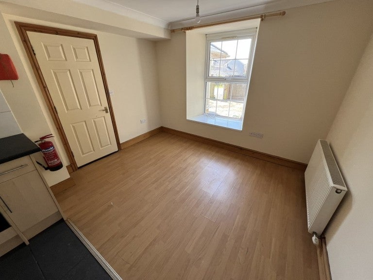 Flat Wellfield Road in Carmarthen