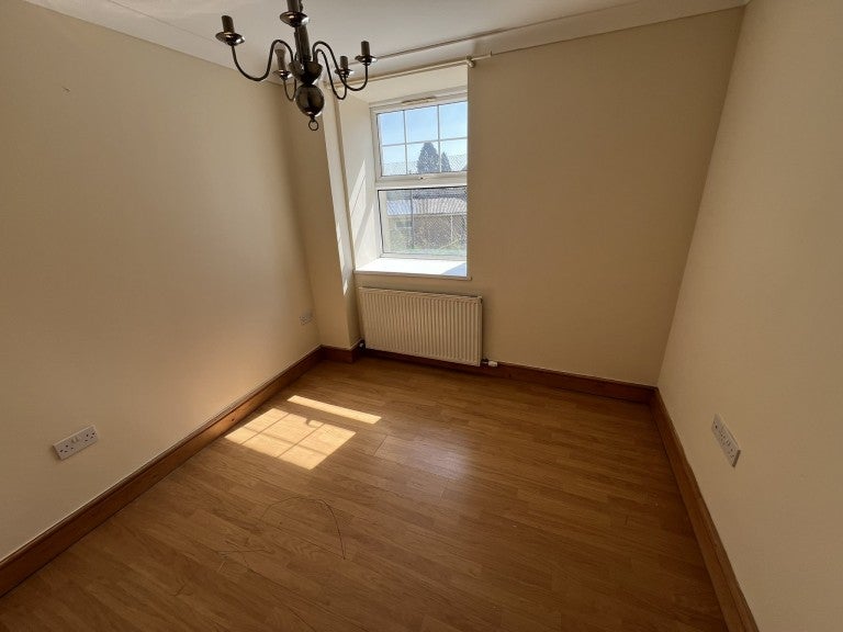 Flat Wellfield Road in Carmarthen