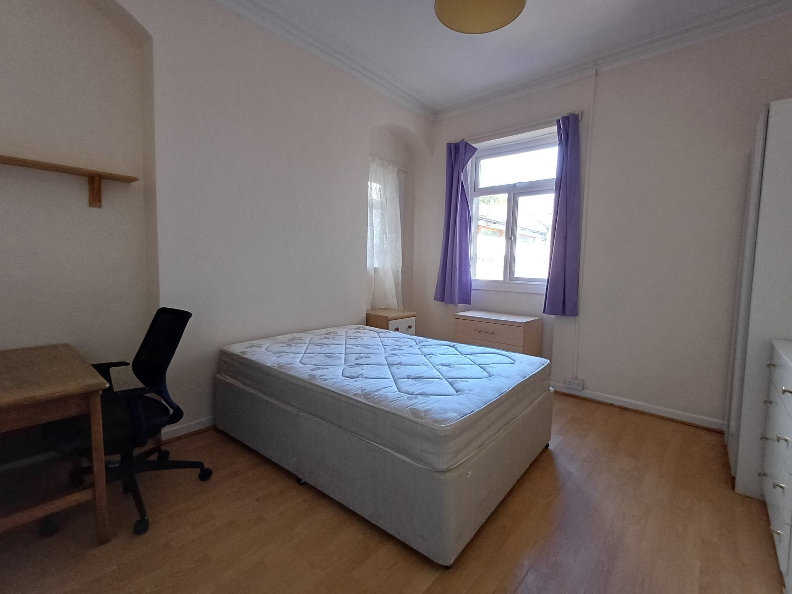 Room Claude Road in Cardiff