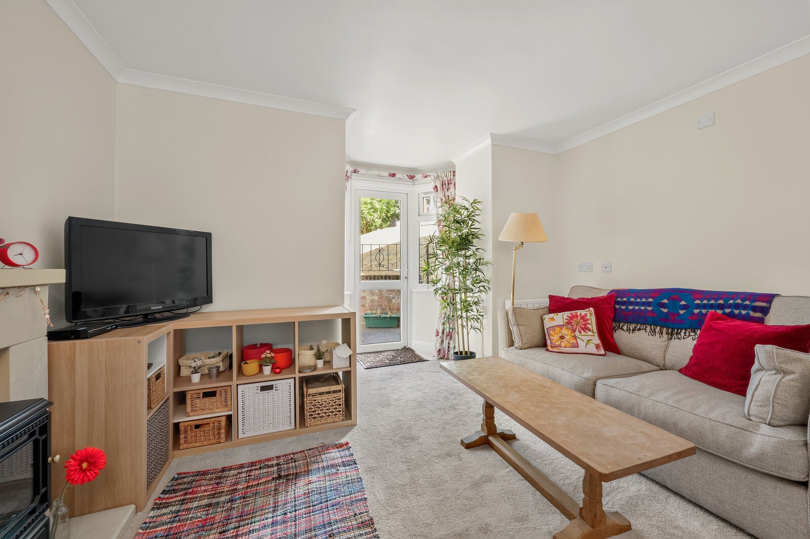 Flat Arterberry Road in Greater London