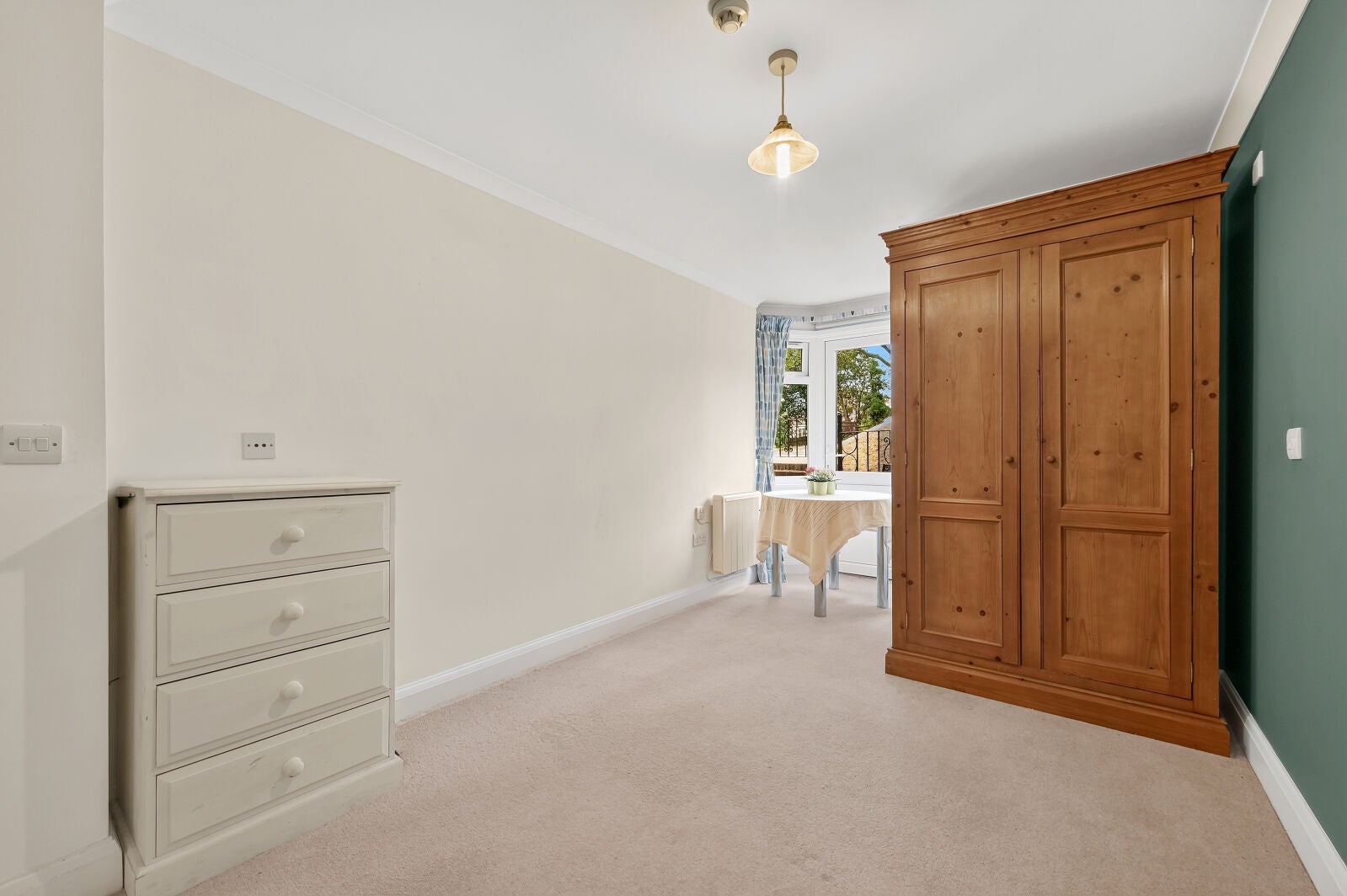 Flat Arterberry Road in Greater London