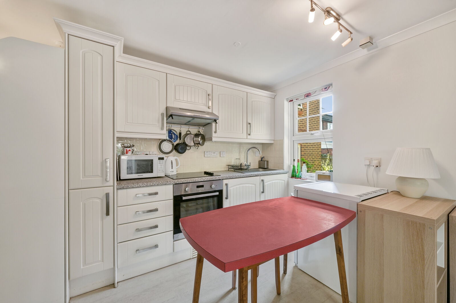 Flat Arterberry Road in Greater London