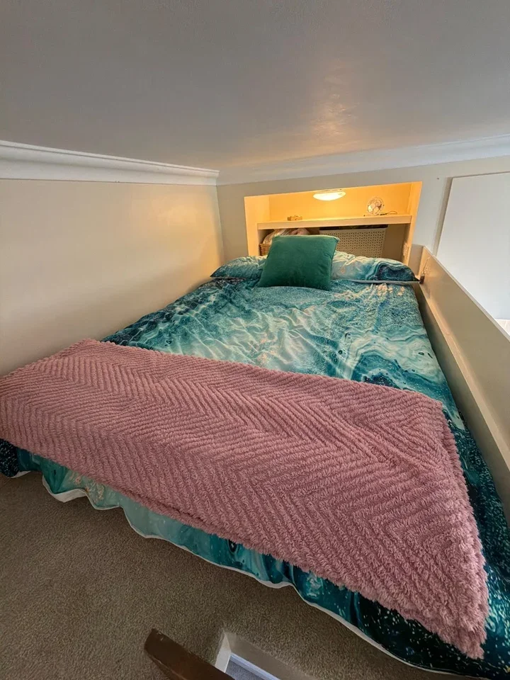 Flat Spencer Hill in Greater London