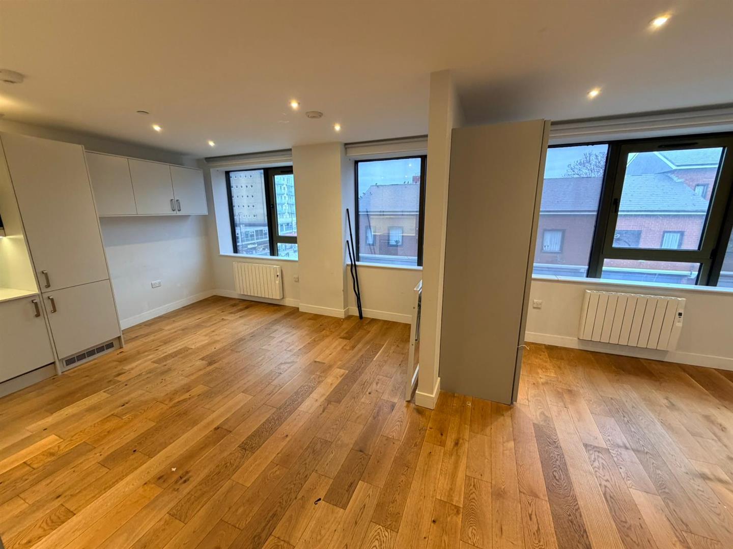 Flat Victoria Road in Greater London