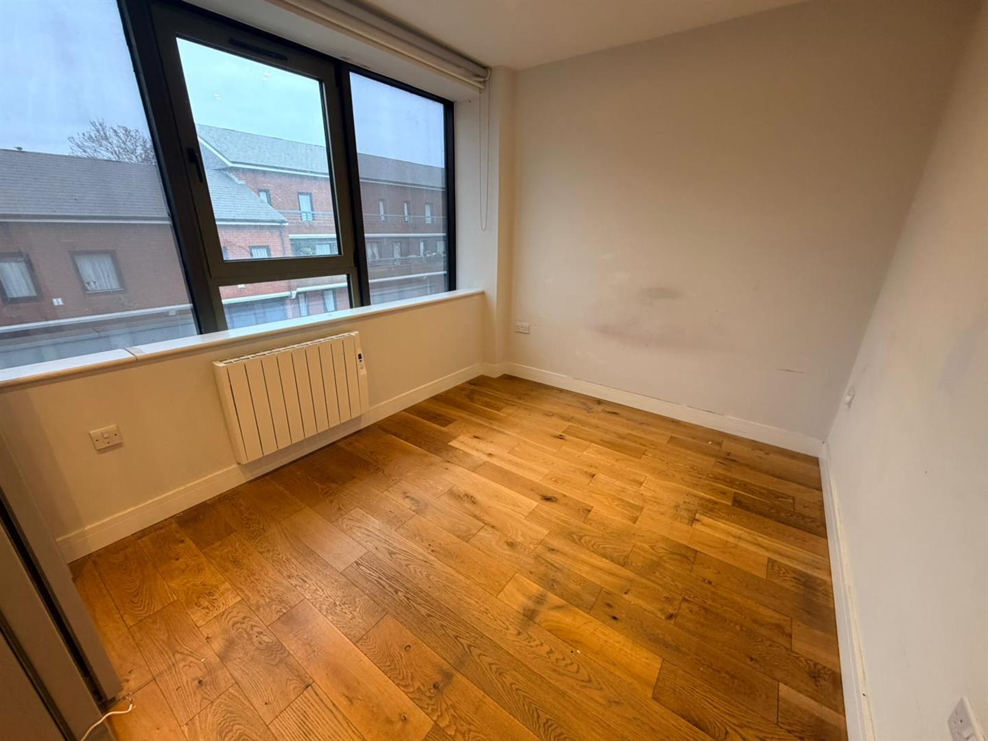 Flat Victoria Road in Greater London