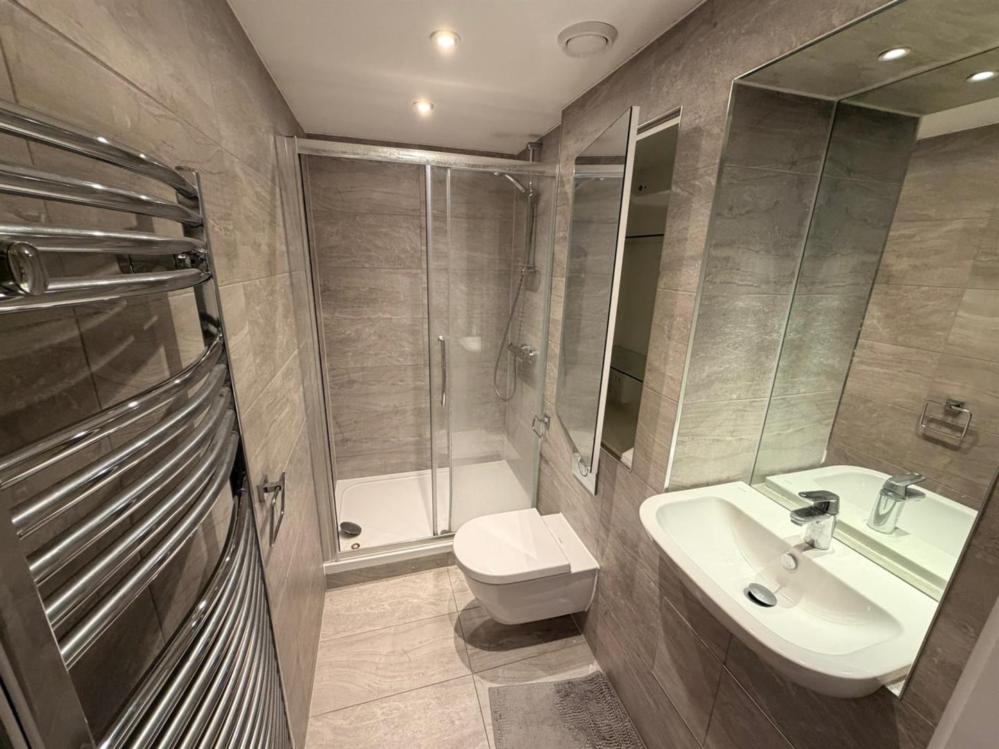 Flat Victoria Road in Greater London