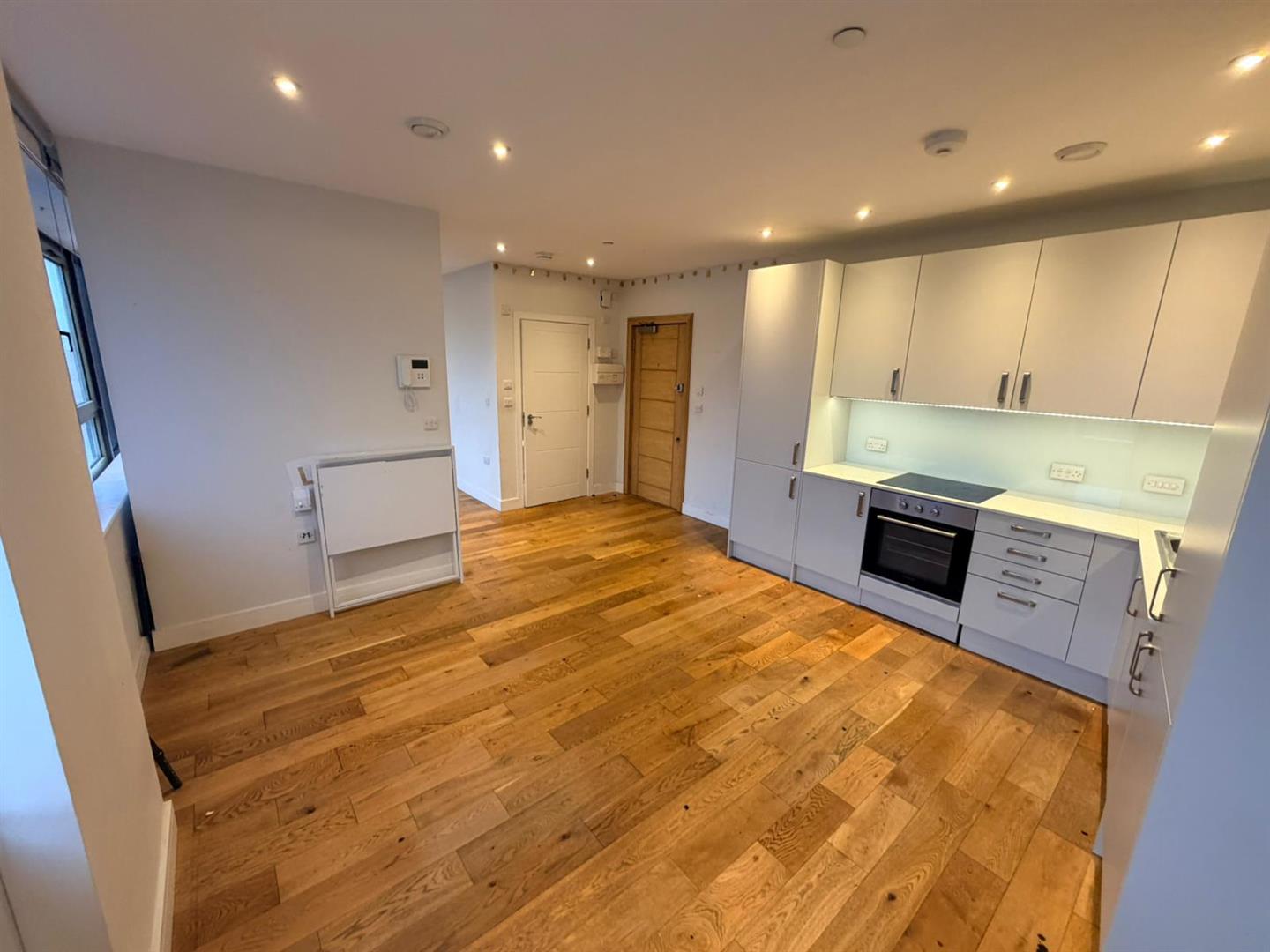 Flat Victoria Road in Greater London