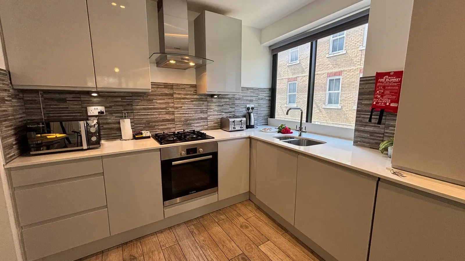 Flat Market Place in Greater London