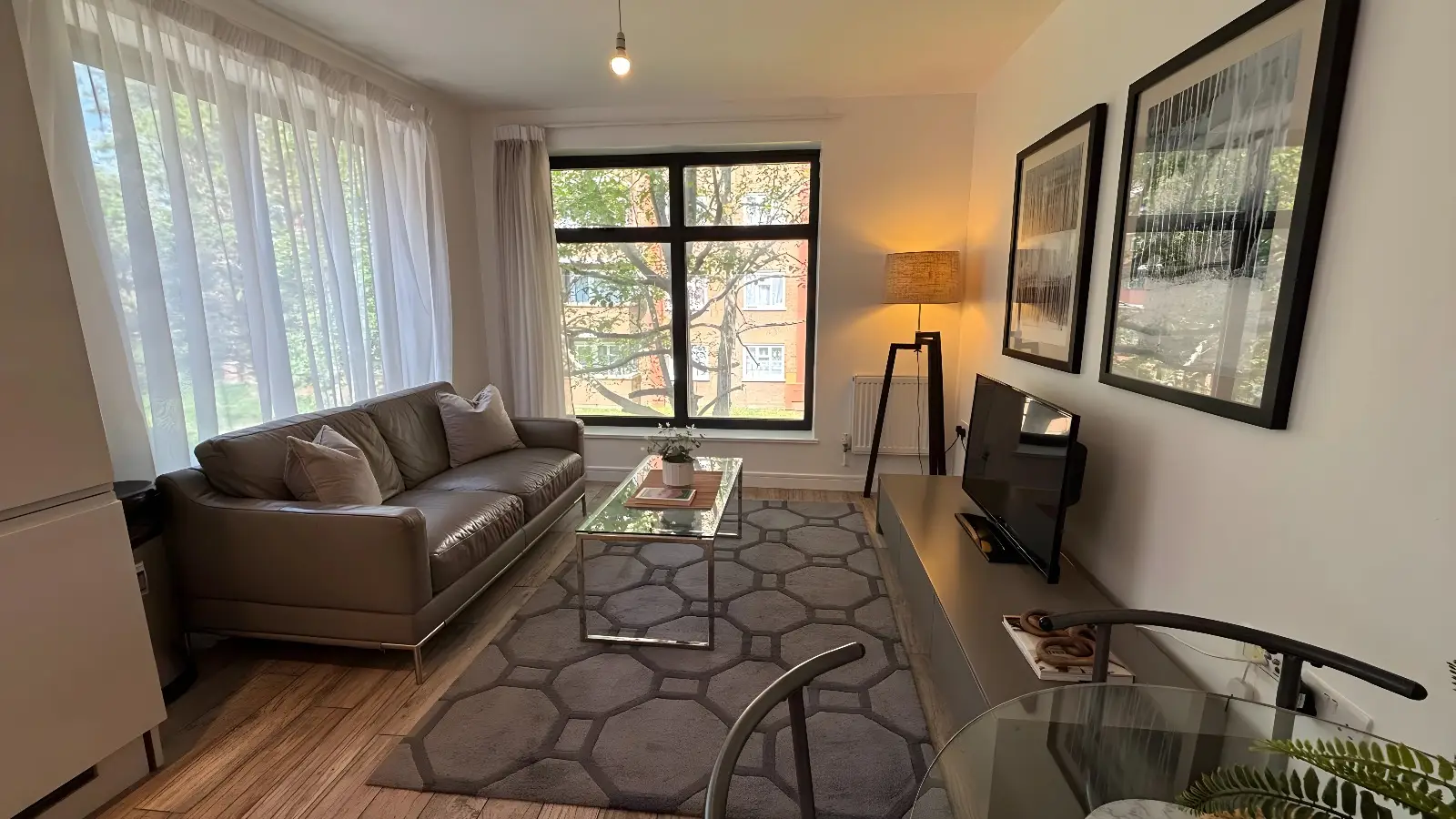 Flat Market Place in Greater London