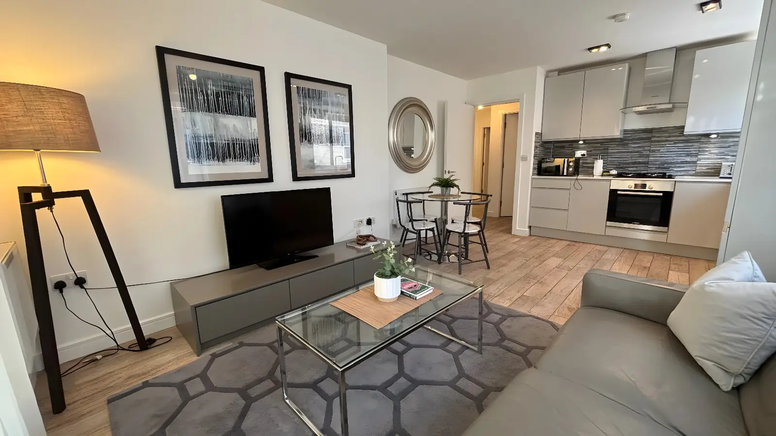 Flat Market Place in Greater London