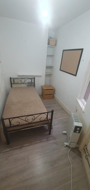 Room Ballards Lane in Greater London