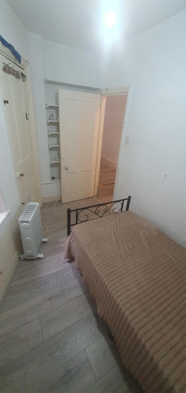 Room Ballards Lane in Greater London