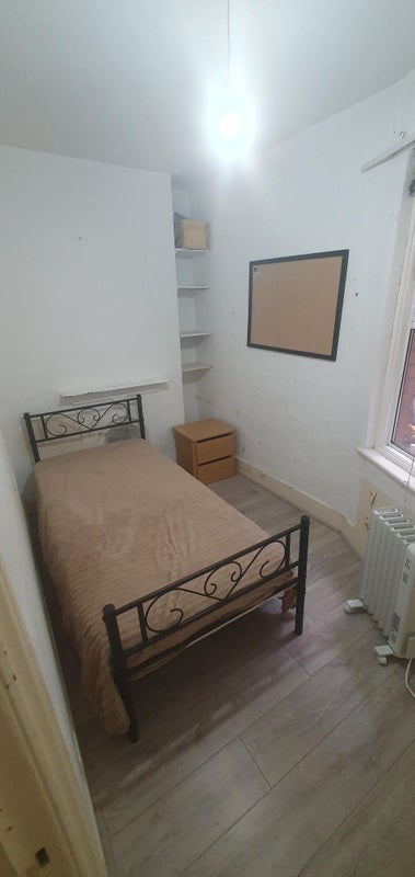 Room Ballards Lane in Greater London