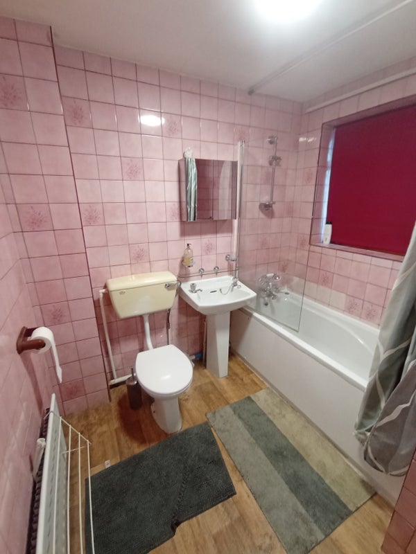 Room Field Road in Sandwell