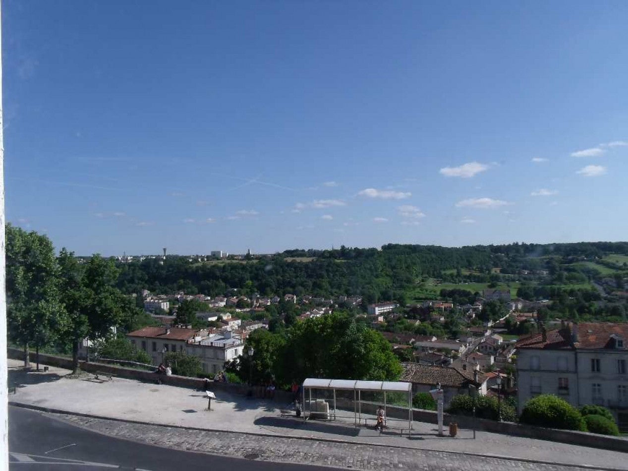 Appartement Place Saint-Pierre à Angoulême