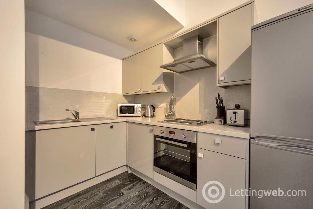 Flat Roslea Drive in Glasgow