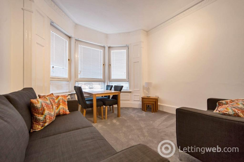 Flat Roslea Drive in Glasgow