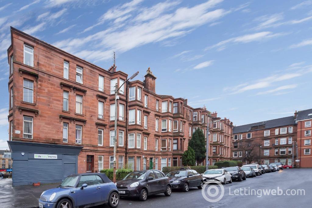 Flat Roslea Drive in Glasgow