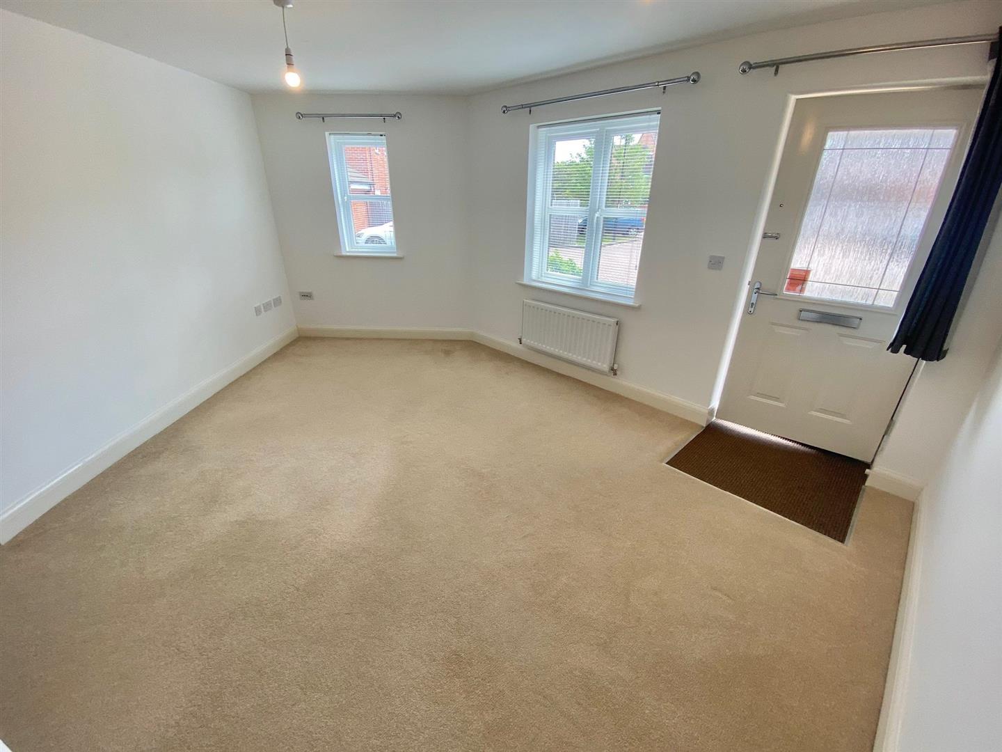 Flat Grenadier Drive in Coventry