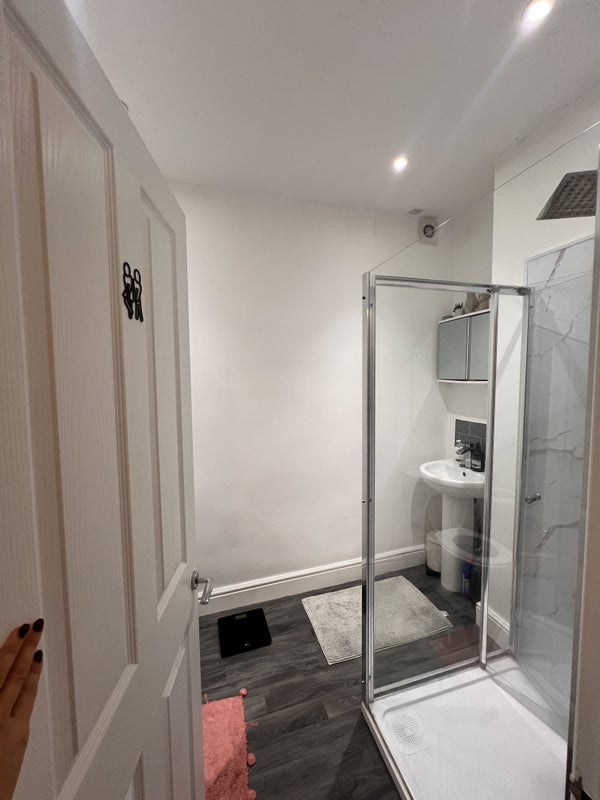 Room Rotherhithe New Road in Greater London