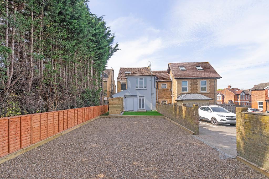 Room Hayle Road in Maidstone
