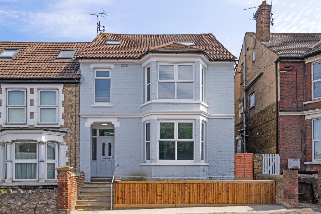 Room Hayle Road in Maidstone