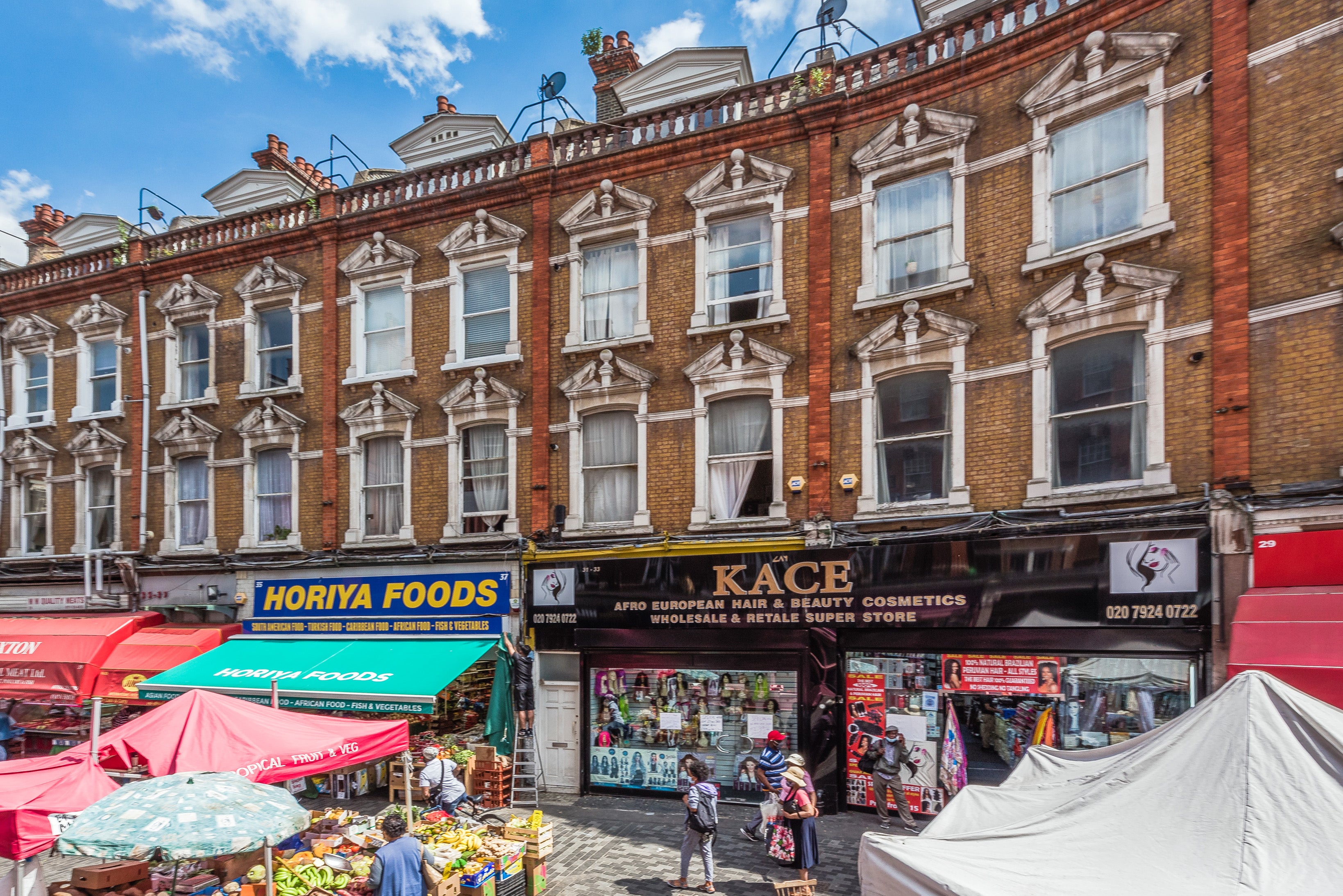 Flat Electric Avenue in Greater London