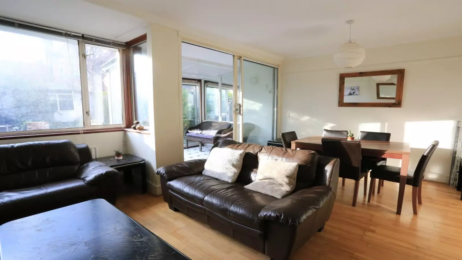 Room Usk Street in Greater London