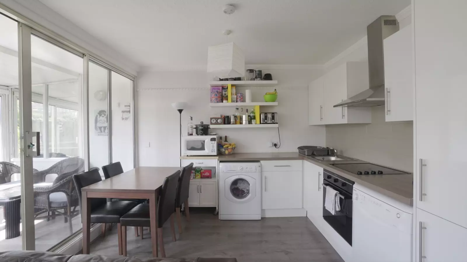 Room Usk Street in Greater London