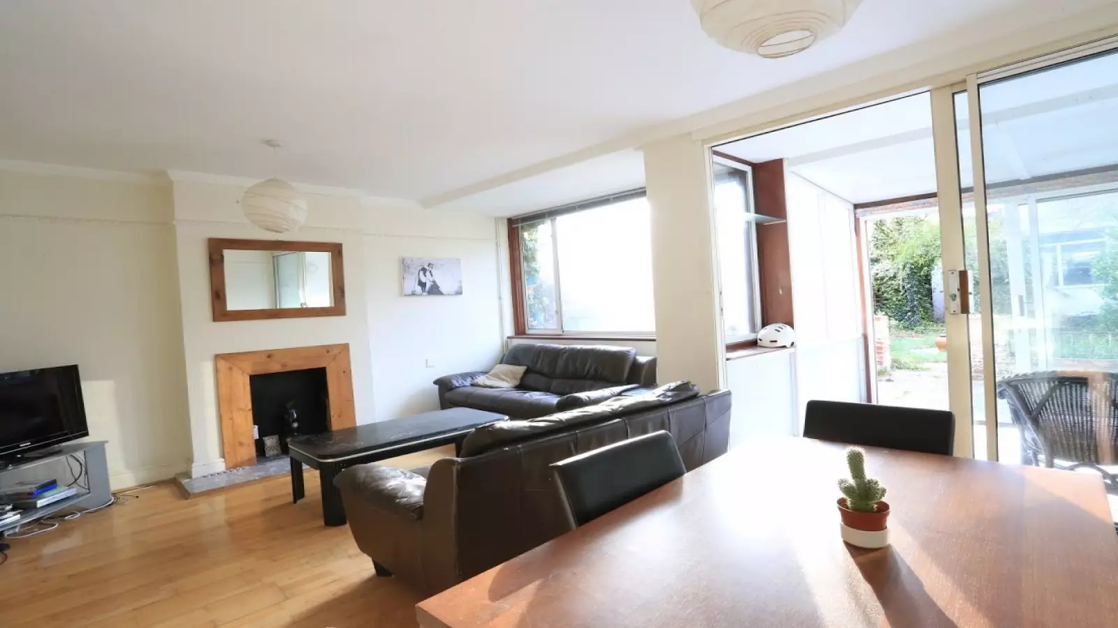 Room Usk Street in Greater London