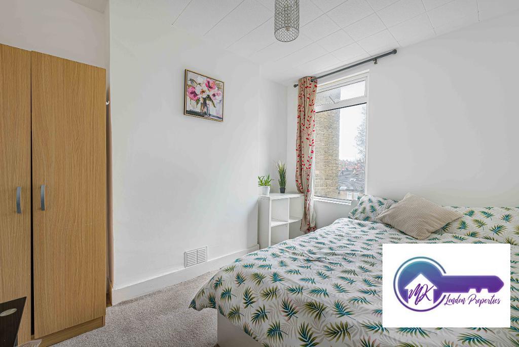 Flat Manthorp Road in Greater London