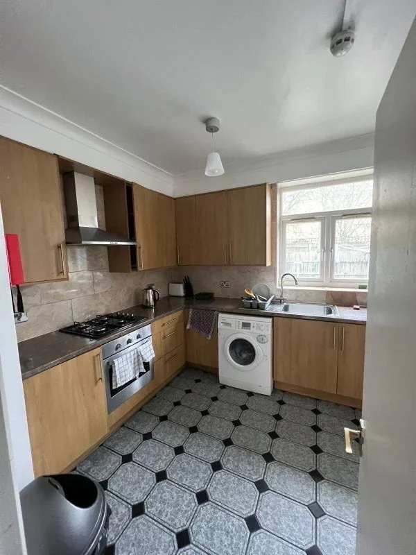 Room Lancelot Avenue in Greater London