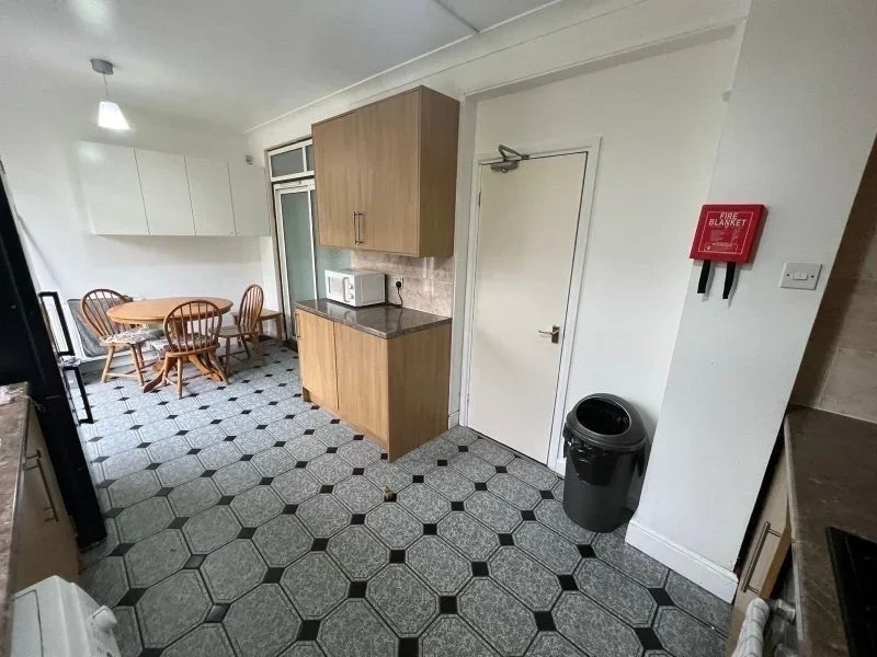 Room Lancelot Avenue in Greater London