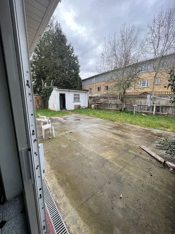 Room Lancelot Avenue in Greater London