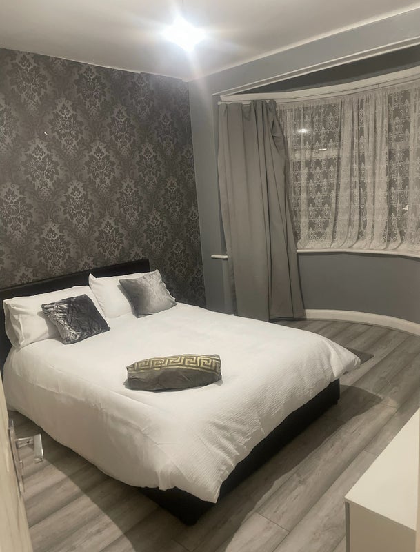 Room Haslemere Avenue in Greater London