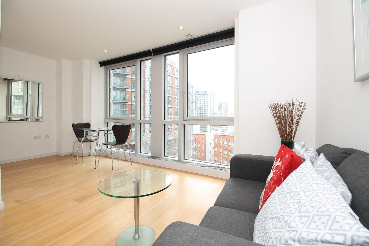 Flat Fairmont Avenue in Greater London
