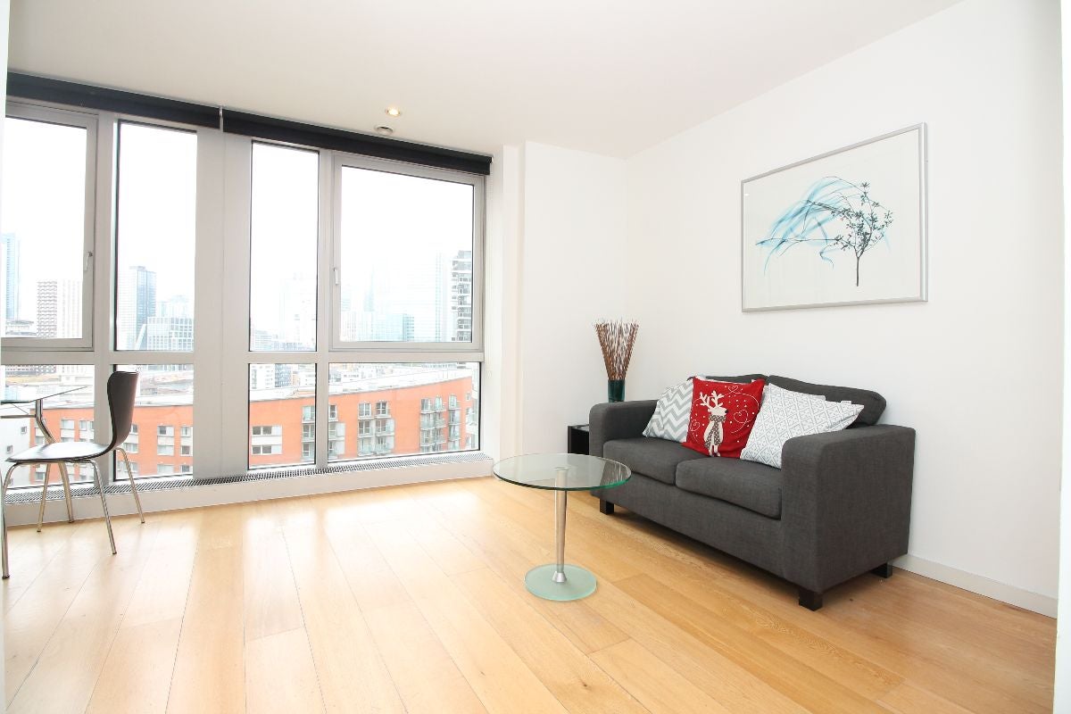 Flat Fairmont Avenue in Greater London