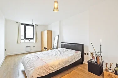 Flat West Gardens in Greater London