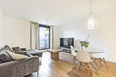 Flat West Gardens in Greater London