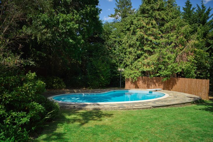 House Coombe Ridings in Greater London